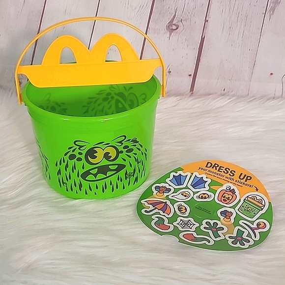 🆕️2024 Limited Edition McDonald's Boo Bucket Green Monster Plastic Collectible - Picture 3 of 10